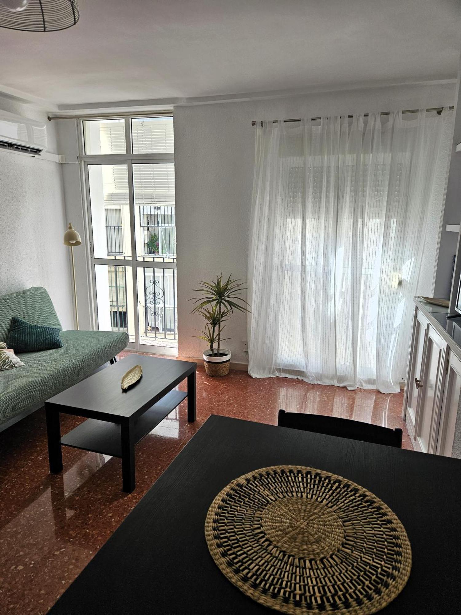 Sol Life Apartment Севиля Екстериор снимка