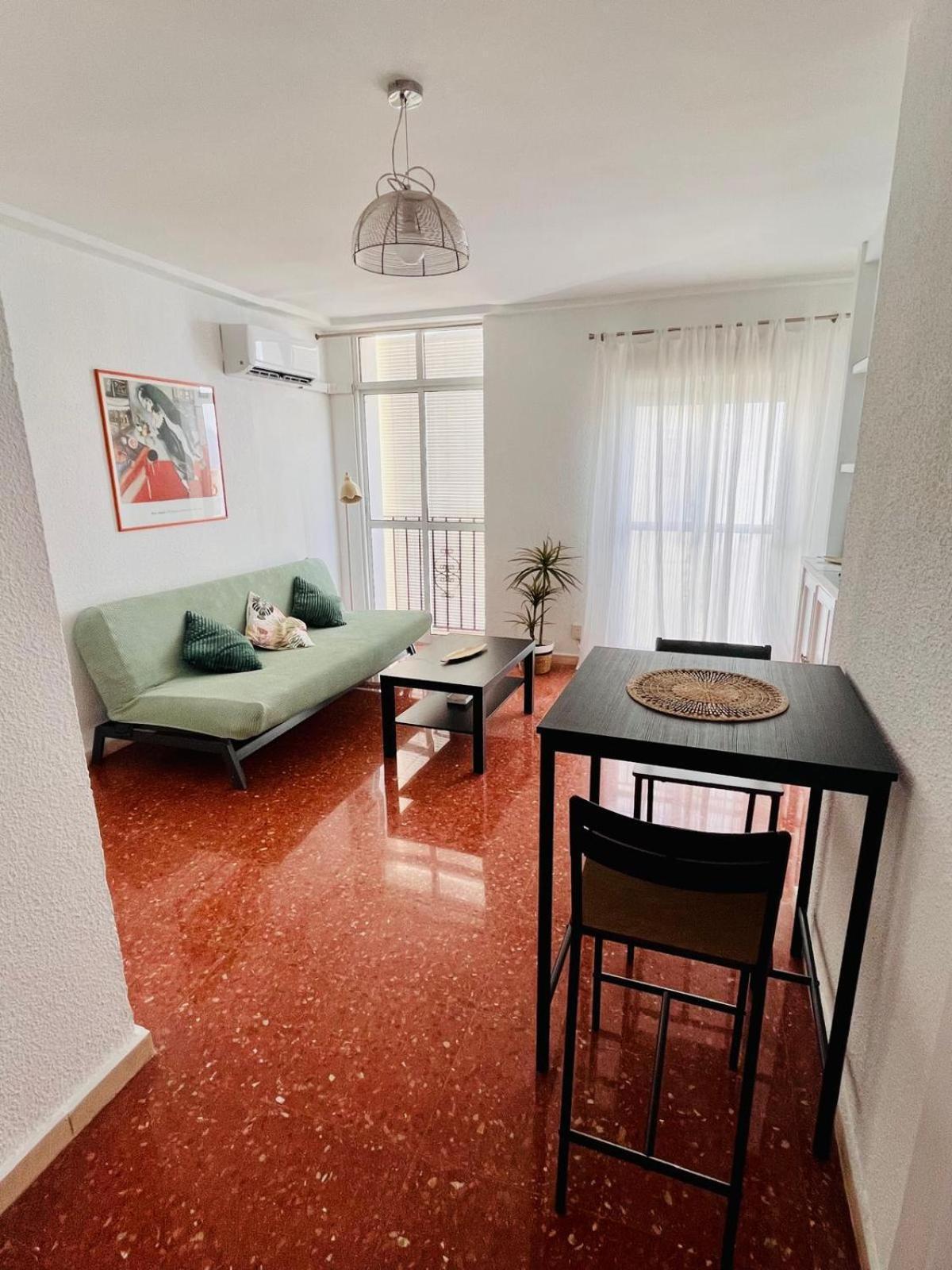 Sol Life Apartment Севиля Екстериор снимка